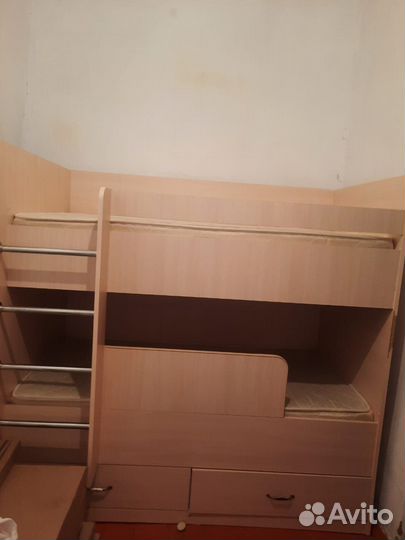 Кровать двухьярусная