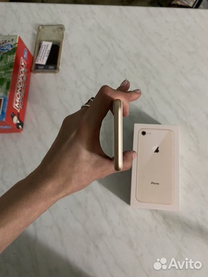 Телефон iPhone 8