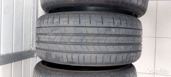 Pirelli P Zero 265/30 R19 и 245/35 R19 93Y