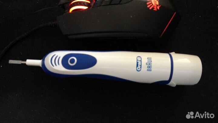 Зубная щетка Braun Oral-BAdvance Power без насадок