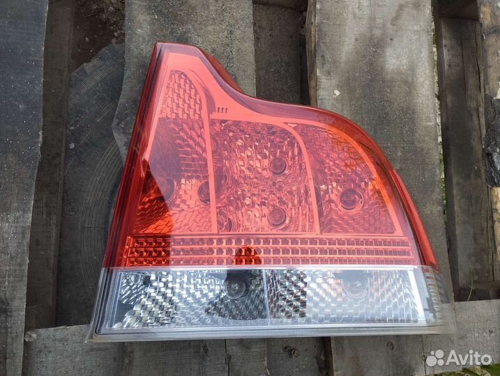 Volvo S60 P2 рестайлинг фонарь правый