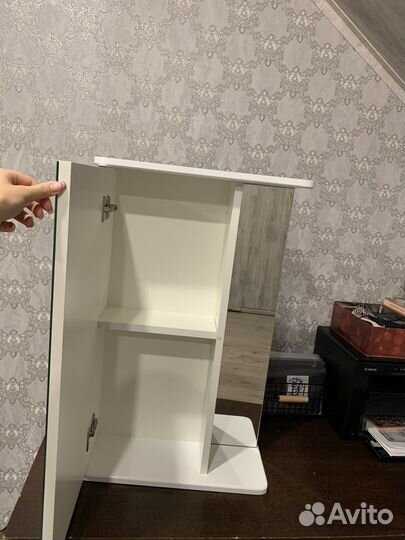 Шкафчик с зеркалом в ванную