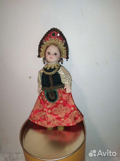 Кукла фарфоровая коллекционная