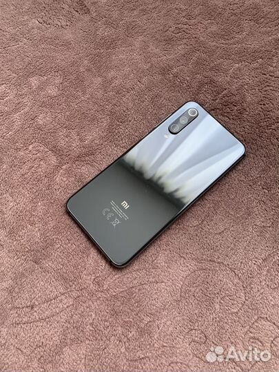 Телефон Xiaomi MI 9 SE