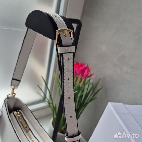 Сумка Guess Noelle на плечо люкс белая