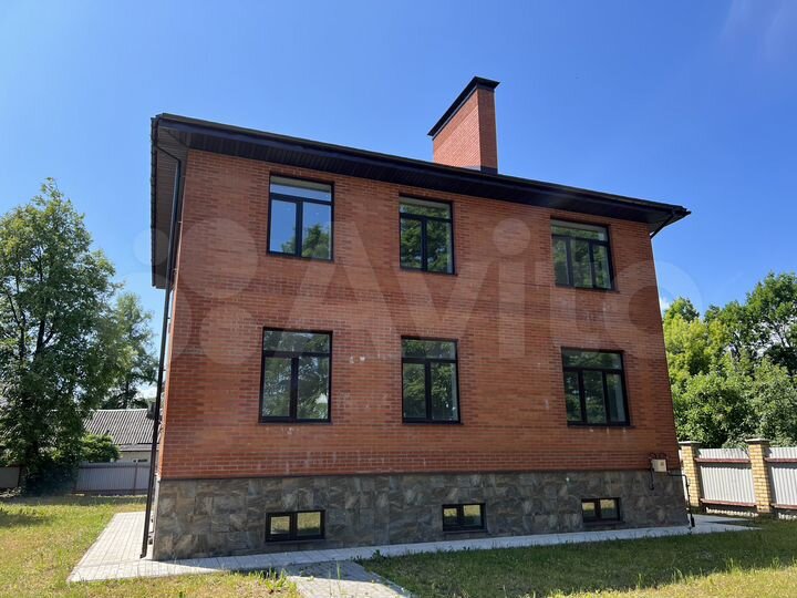 Дом 257,2 м² на участке 9,2 сот.