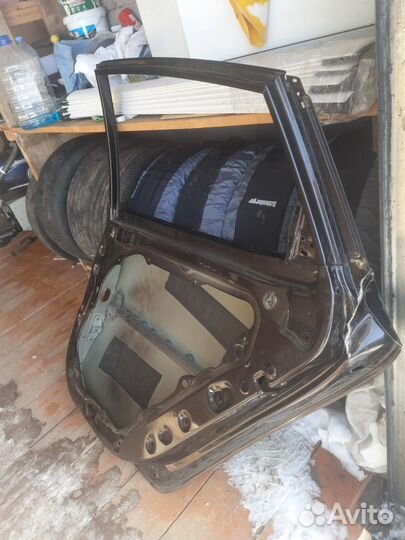 Задняя правая дверь на KIA Optima