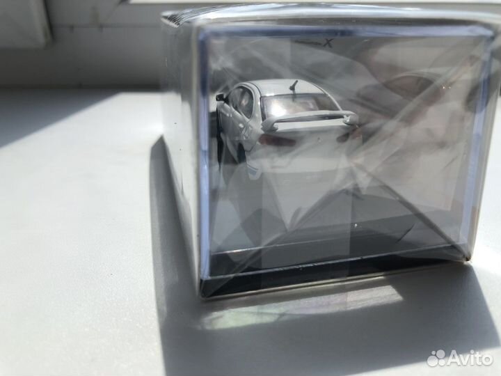 Модель 1:64 Tarmac Works