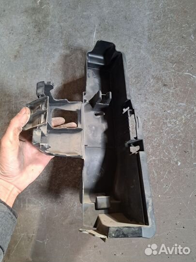 Крепление домкрата Audi A6 C6