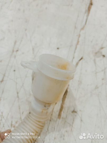 Заливная горловина бачка омывателя Volkswagen Golf