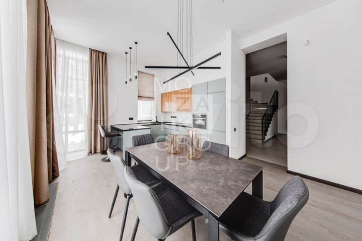 Коттедж 334,6 м² на участке 8 сот.