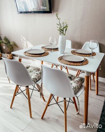 Стулья новые кухонные Eames