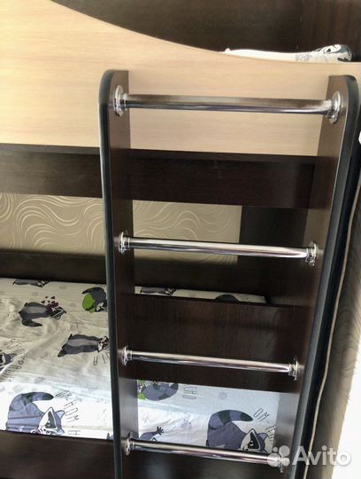 Двухъярусная кровать