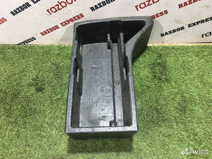 Контейнер в багажник Skoda Yeti