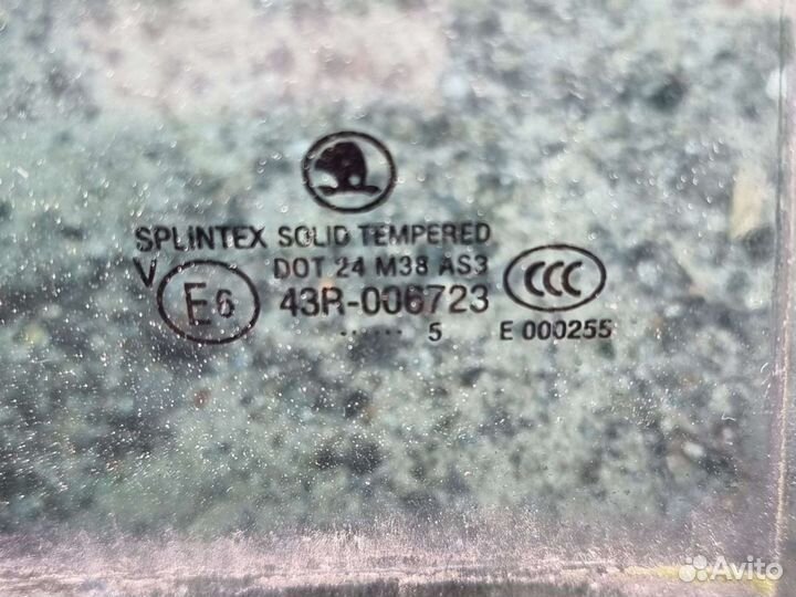 Форточка задней правой двери Шкода Суперб