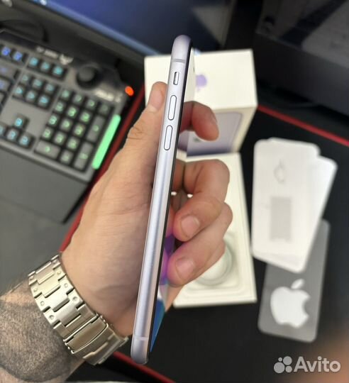 iPhone 11, 64 ГБ