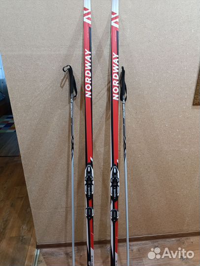 Лыжи с палками 195