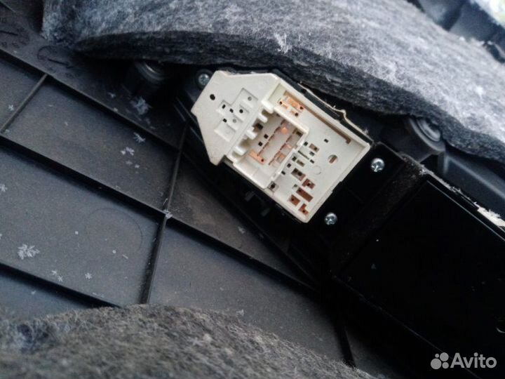 Обшивка карта двери передняя левая Hyundai Solaris