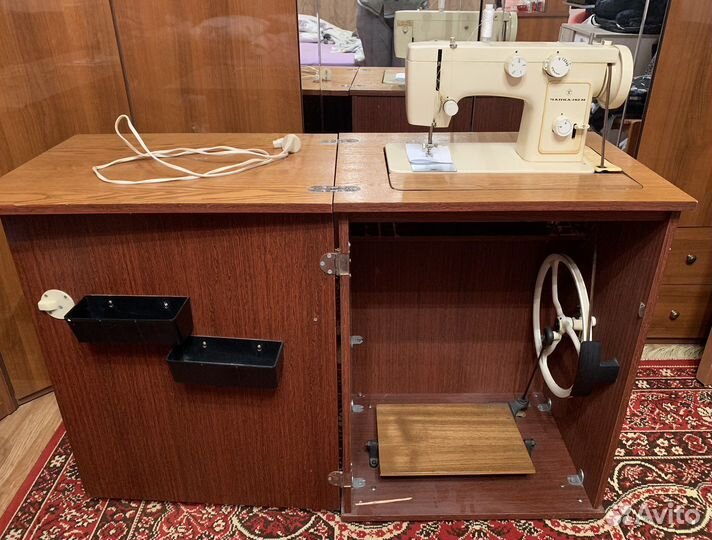 Швейная машина Чайка 142м