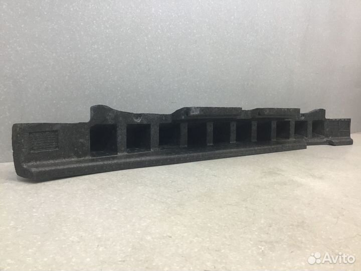 Абсорбер переднего бампера VW Amarok 2010