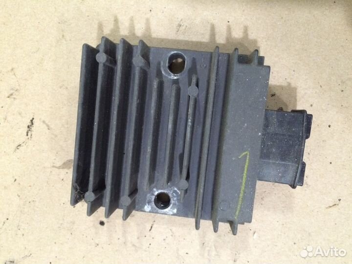 Реле-регулятор Honda CBR250R