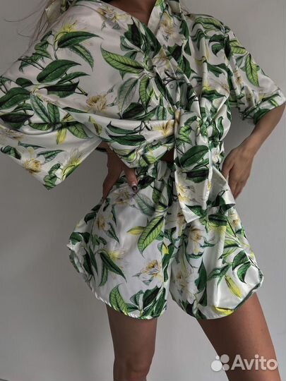 Костюм с шортами