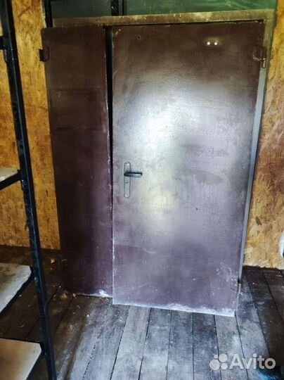Дверь двухстворчатая железная бу