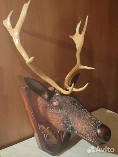 Голова оленя из дерева, рога натуральные