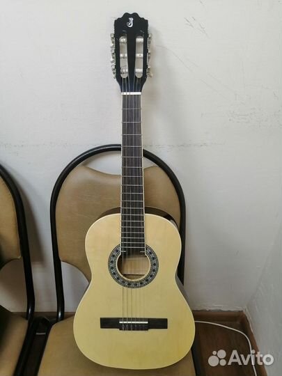 Классическая гитара 2/4