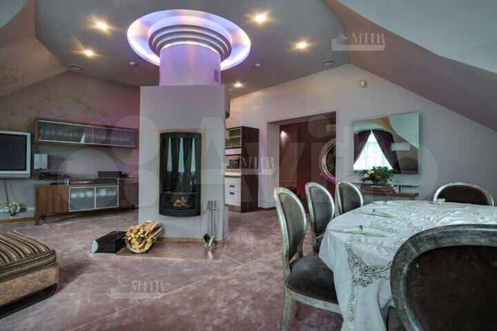 Дом 1100 м² на участке 15 сот.