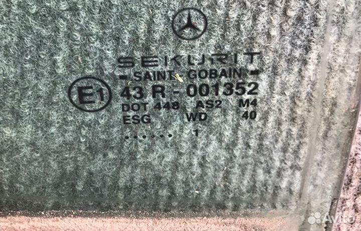 Стекло двери задней заднее правое Mercedes-Benz