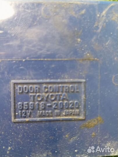 Блок управления дверьми Toyota Carina E