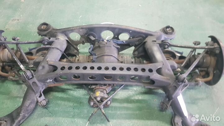 Задний подрамник в сборе на Mercedes-Benz W140