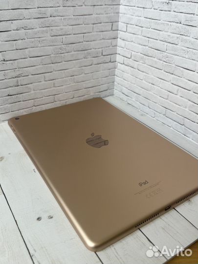 Планшет apple iPad 7 gold 32 gb с чехлом