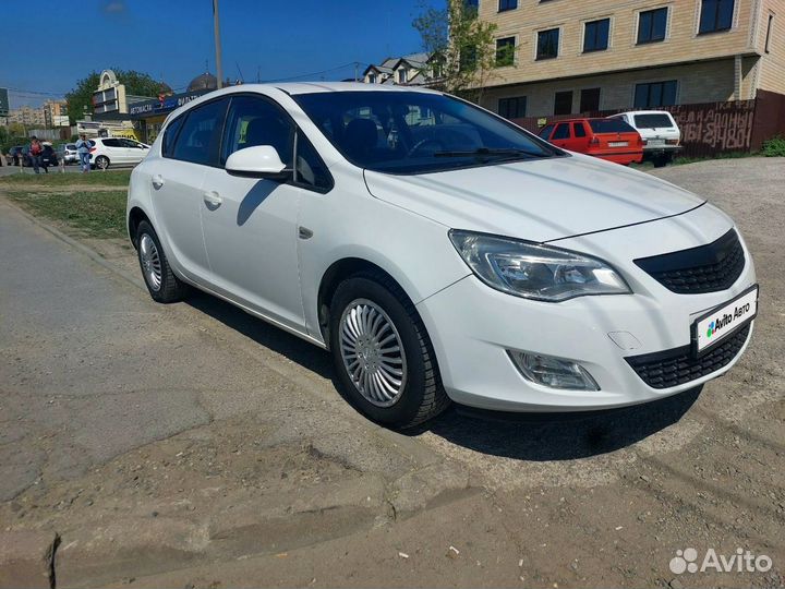 Opel Astra 1.4 МТ, 2010, битый, 181 560 км