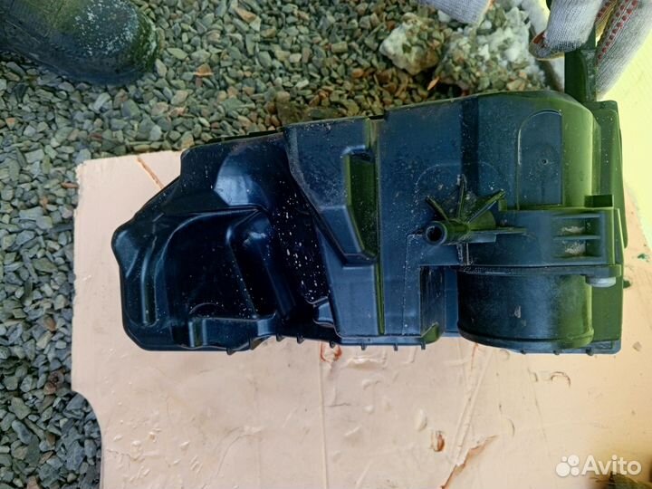 Корпус воздушного фильтра LADA Largus