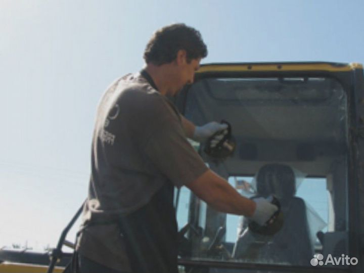 Стекло дверное левое Komatsu