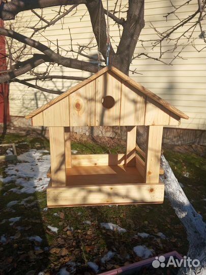 Кормушка для птиц из дерева