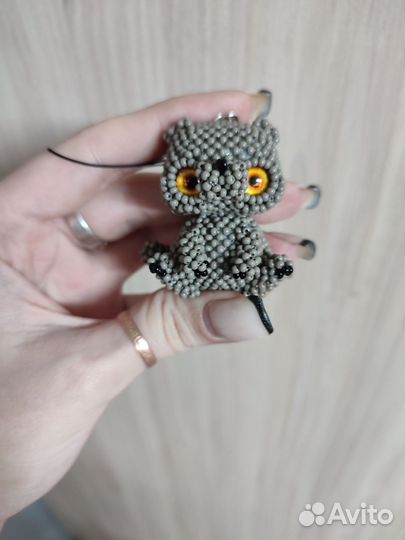 Амигуруми брелок из бисера котик