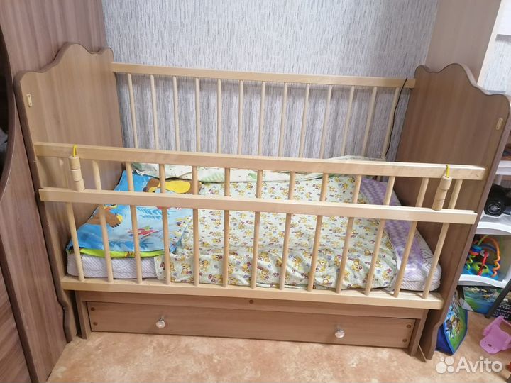 Кроватка детская маятник