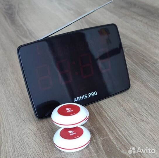 Кнопка вызова официанта и табло отображения вызова