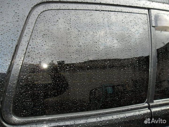 Стекло собачника правое Toyota Highlander MCU20
