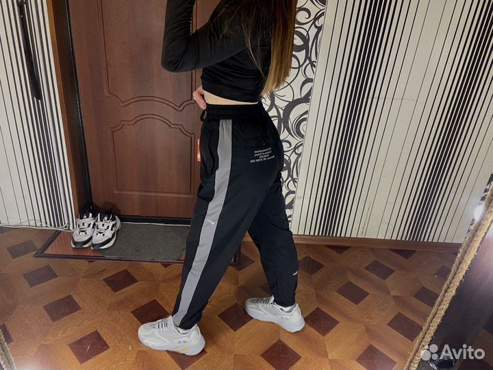 Спортивные штаны Nike Swoosh