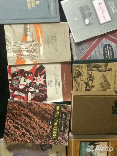 10 книг Есенин,Фадеев,Гоголь, Маяковский