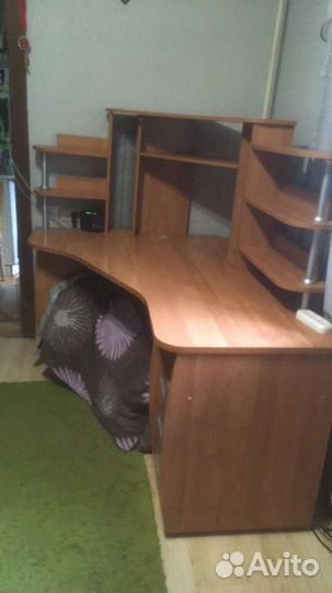 Компьютерный стол угловой с полками