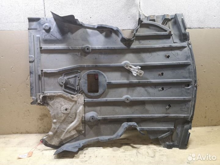 Защита двигателя 517571409839 на Bmw 3-Series E90