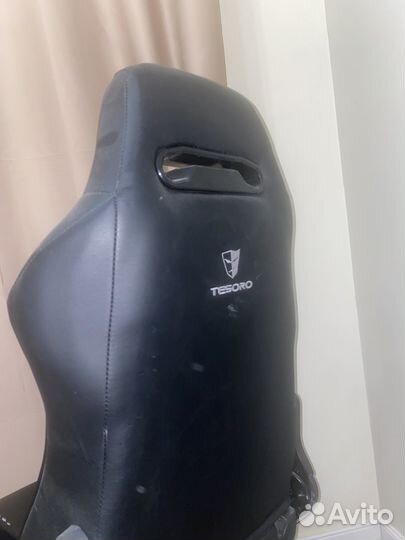 Геймерское кресло tesoro