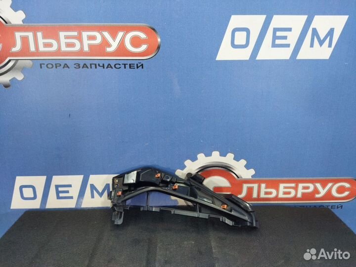 Кронштейн фары левый Toyota Prado 150 2009