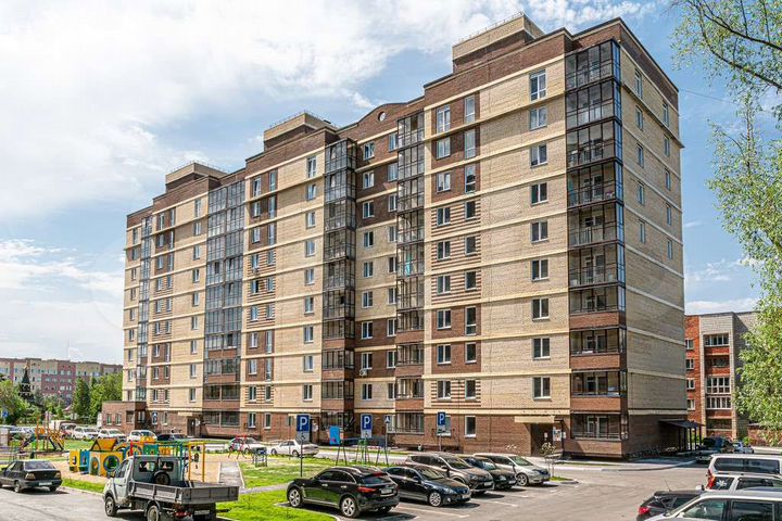 2-к. квартира, 61 м², 1/10 эт.