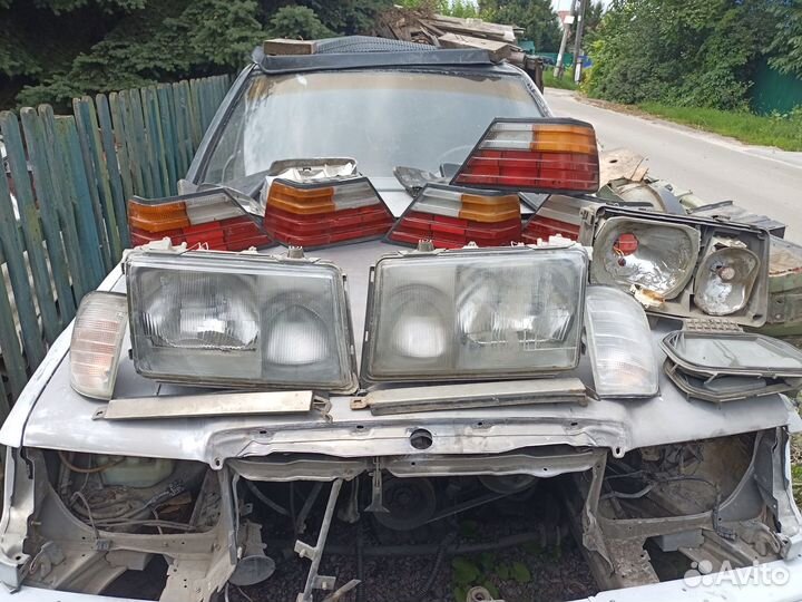 Правая фара на Mercedes-Benz W124